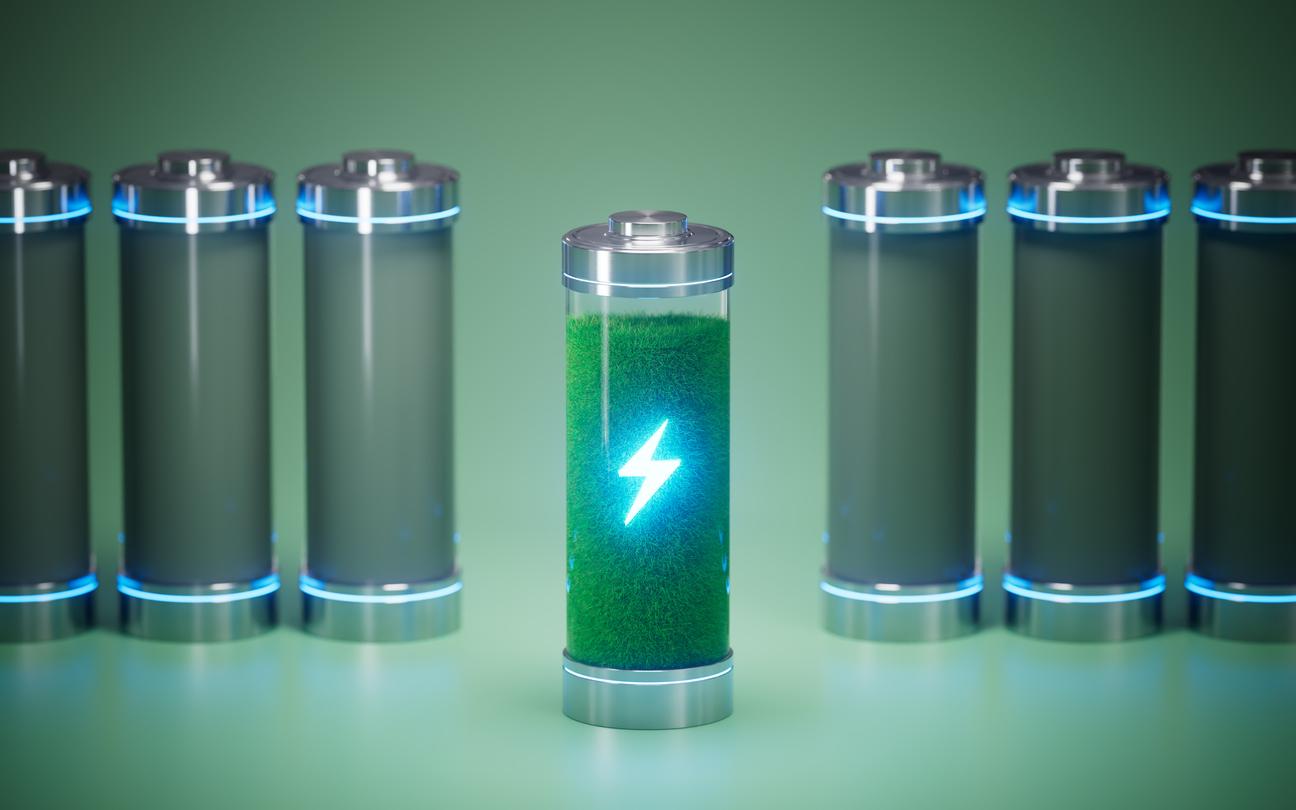 電池が並んでいる画像。真ん中の電池は稲妻マークが光っていて蓄電池を表している画像