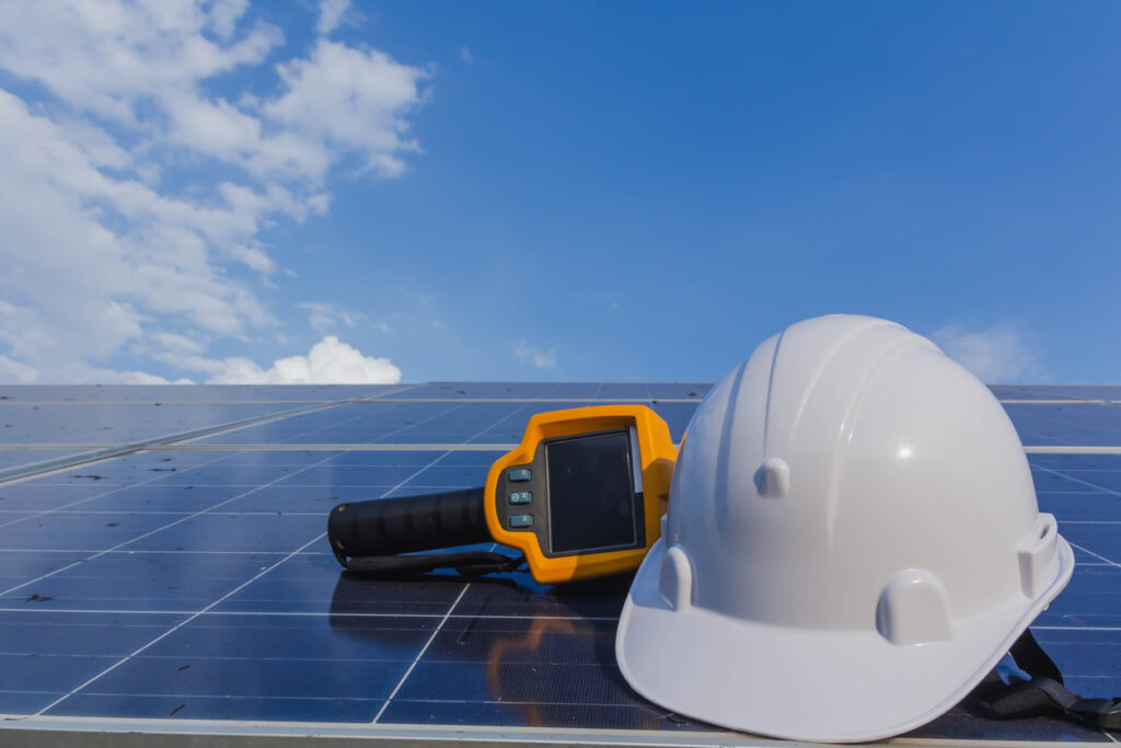 太陽光発電の業者、工事、施工をイメージした画像