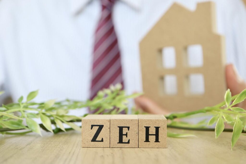 ZEHとは？仕組みと基準を満たすための技術や設備を解説したコラムのアイキャッチ